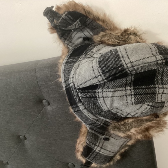 Winter hat - Picture 4 of 4